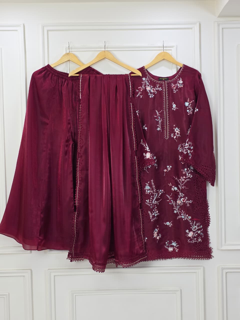 Three-piece Sheesha Silk Luxury Pret