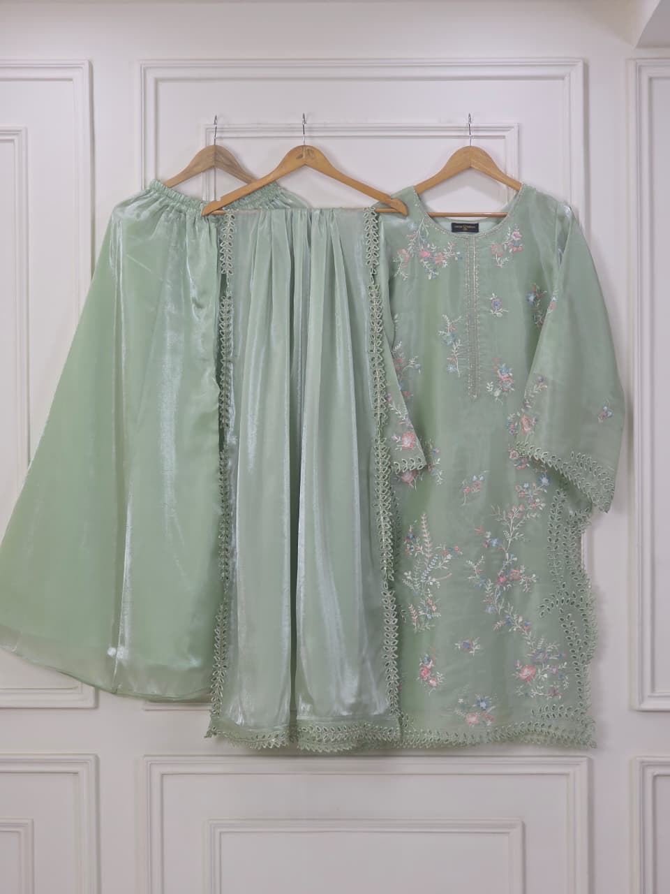 Three-piece Sheesha Silk Luxury Pret